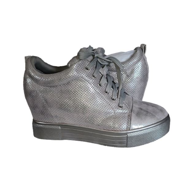 FOREVER 21 GIGGLE-03 SILVER LACE-UP WEDGES BNWB - Picture 5 of 5